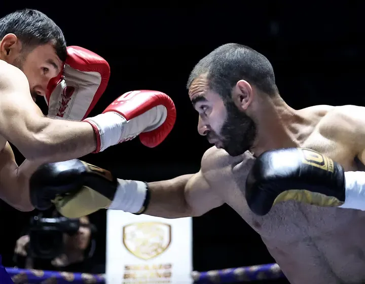 Yuri Sakunts — boxing action — close-range exchange