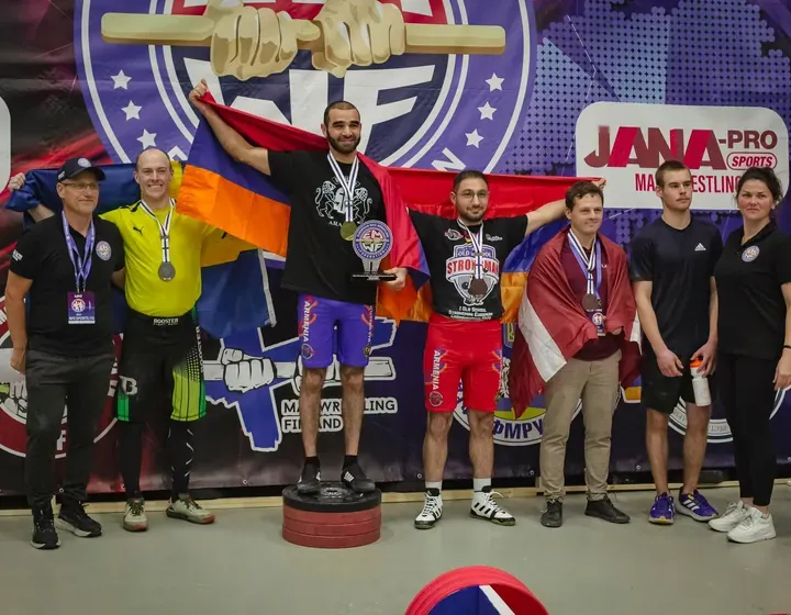 Yuri Sakunts — mas-wrestling — podium celebration