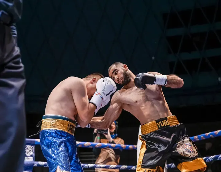 Yuri Sakunts — boxing action — combination
